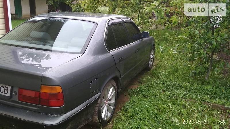 Седан BMW 5 Series 1988 в Вижниці