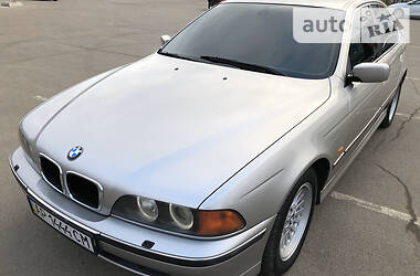 Седан BMW 5 Series 2000 в 