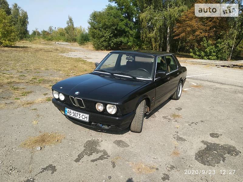 Седан BMW 5 Series 1986 в Пирятине