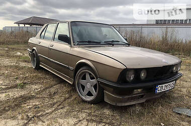 Седан BMW 5 Series 1983 в Киеве