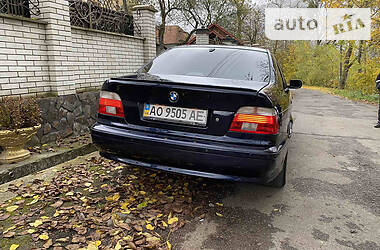 Седан BMW 5 Series 2000 в Сваляве