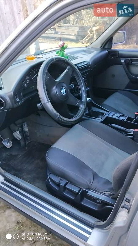 Седан BMW 5 Series 1990 в Черновцах