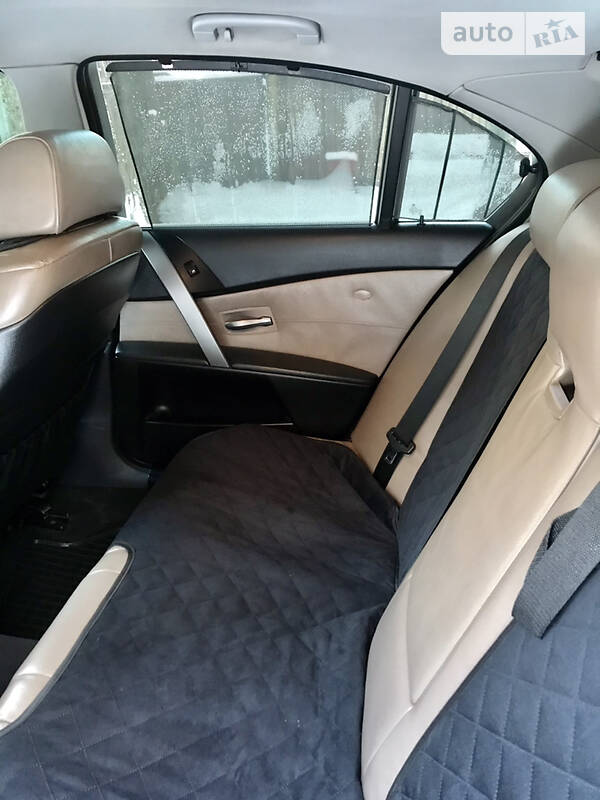 Седан BMW 5 Series 2004 в Рокитном