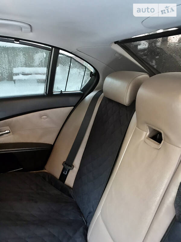 Седан BMW 5 Series 2004 в Рокитном