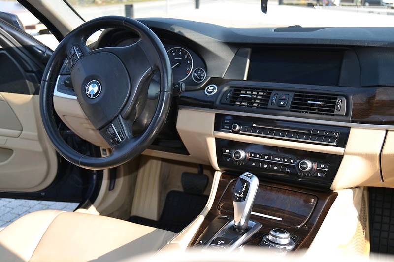 Седан BMW 5 Series 2010 в Львове