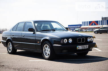 Седан BMW 5 Series 1990 в Киеве