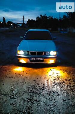 Седан BMW 5 Series 1990 в Тростянце