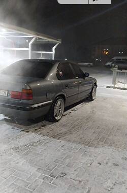 Седан BMW 5 Series 1988 в Ужгороде