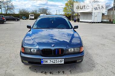 Седан BMW 5 Series 2000 в Вараші