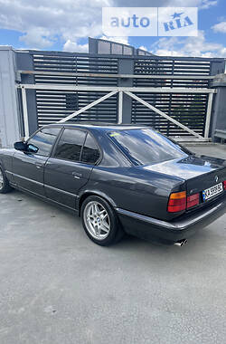 Седан BMW 5 Series 1992 в Киеве