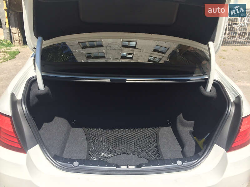 Седан BMW 5 Series 2011 в Запоріжжі