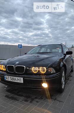 Универсал BMW 5 Series 2003 в Вишневом