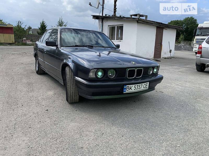 Седан BMW 5 Series 1989 в Кореці