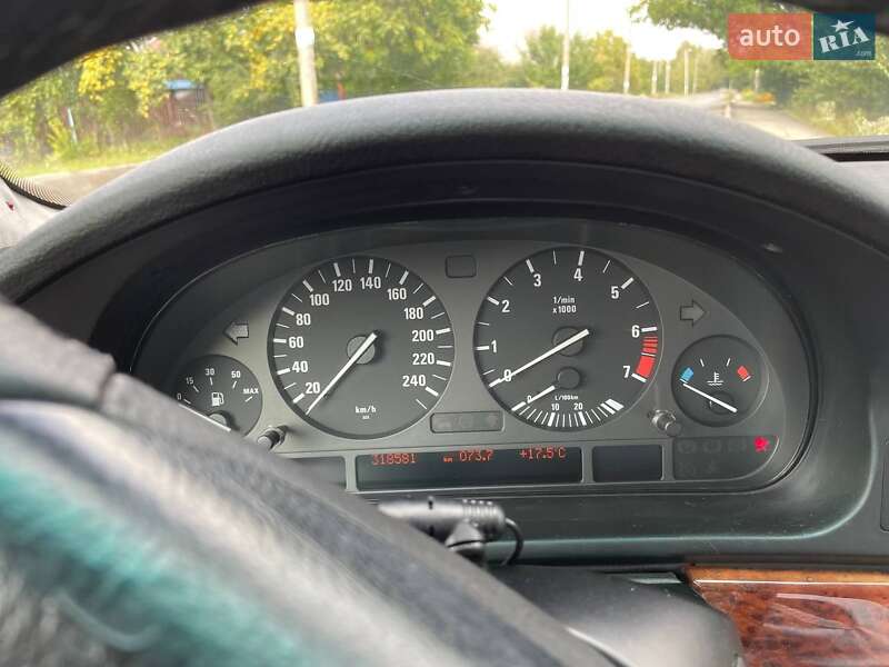 Седан BMW 5 Series 2000 в Запоріжжі