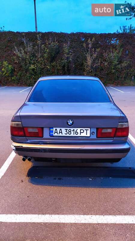 Седан BMW 5 Series 1994 в Киеве