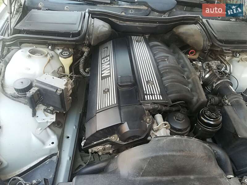 Седан BMW 5 Series 1996 в Чернівцях