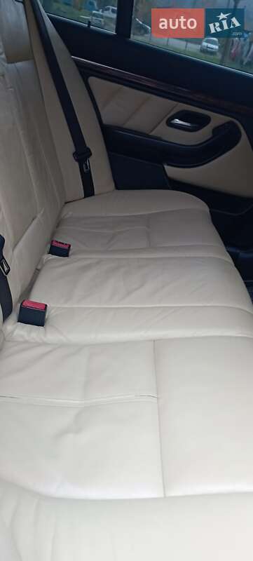 Седан BMW 5 Series 2000 в Львове