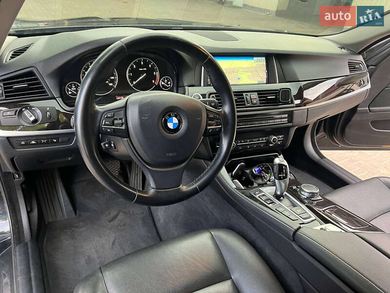 Седан BMW 5 Series 2015 в Хмільнику