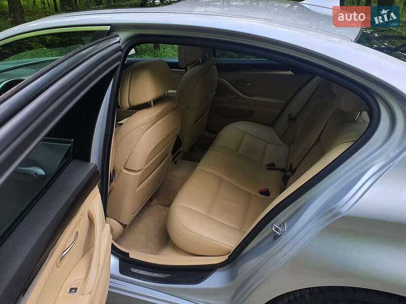 Седан BMW 5 Series 2015 в Новояворовске