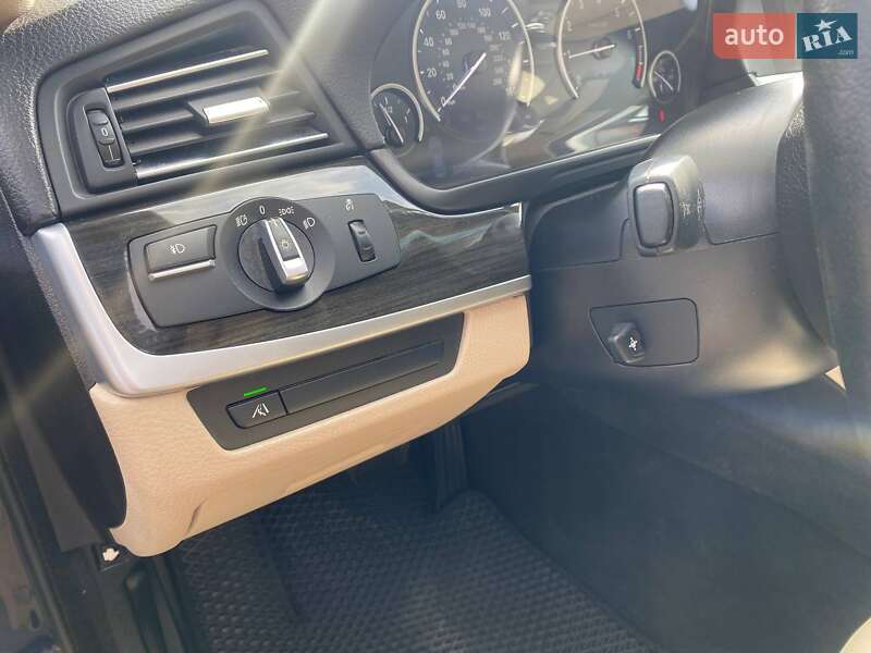 Седан BMW 5 Series 2012 в Львове