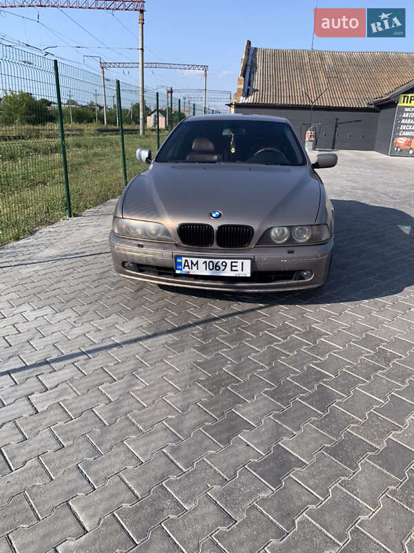 Седан BMW 5 Series 2003 в Звягелі