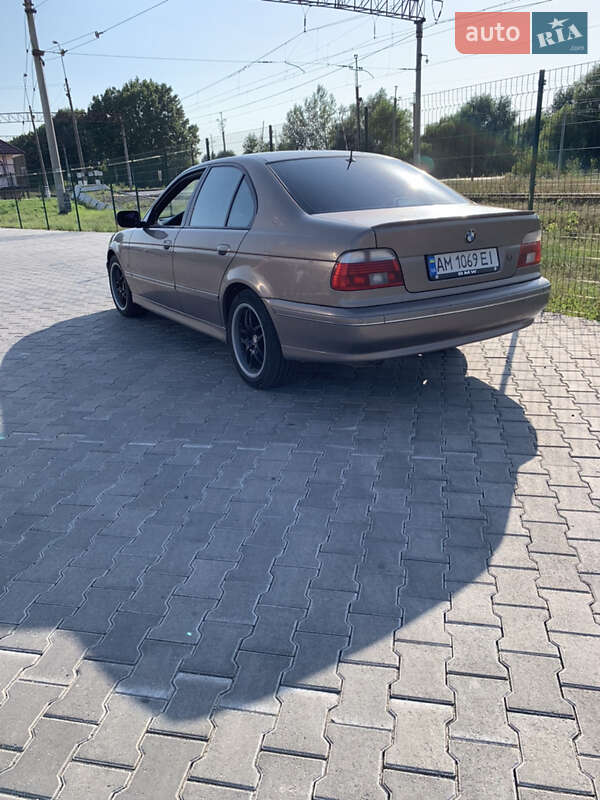 Седан BMW 5 Series 2003 в Звягелі
