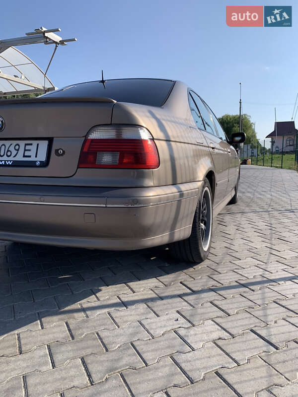 Седан BMW 5 Series 2003 в Звягелі