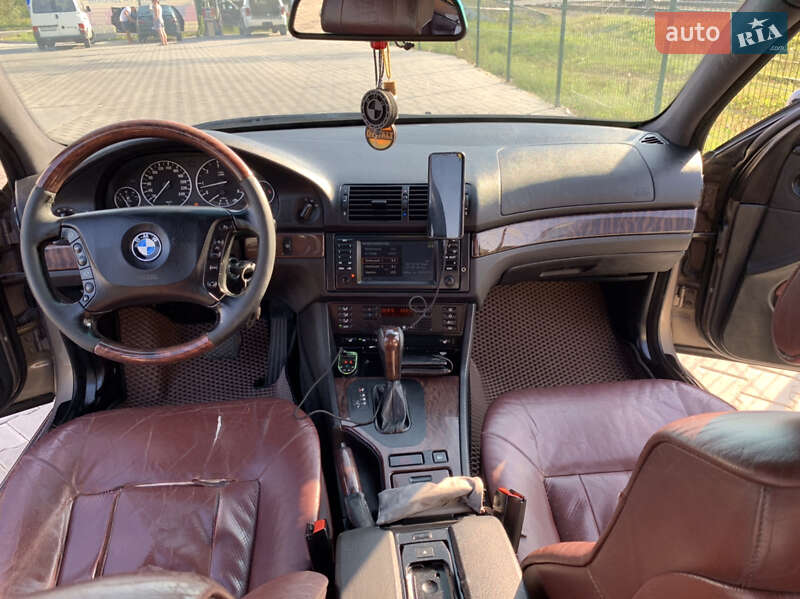 Седан BMW 5 Series 2003 в Звягелі