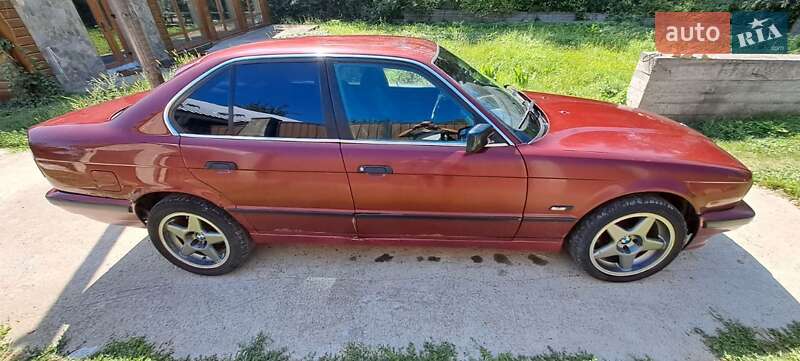 Седан BMW 5 Series 1995 в Чернівцях