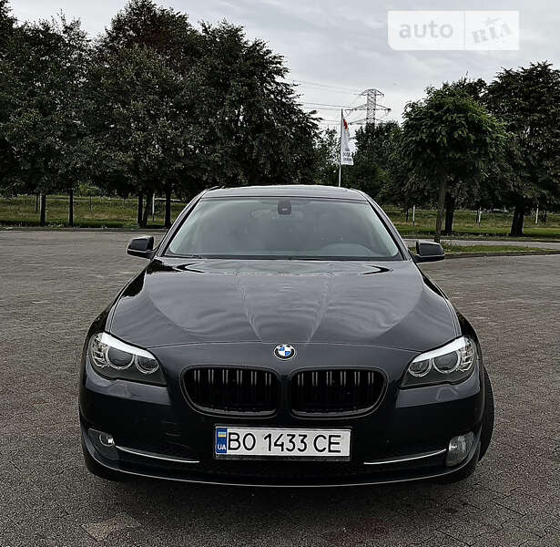Седан BMW 5 Series 2010 в 