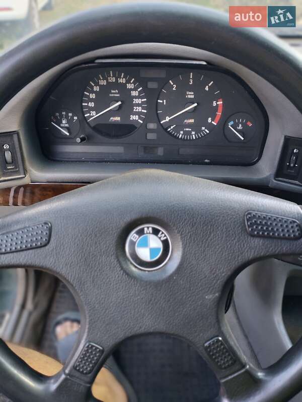 Седан BMW 5 Series 1992 в Харкові