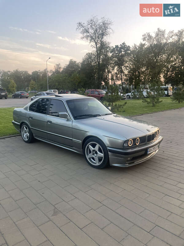 Седан BMW 5 Series 1988 в Краматорську