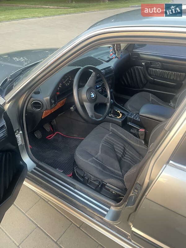 Седан BMW 5 Series 1988 в Краматорську