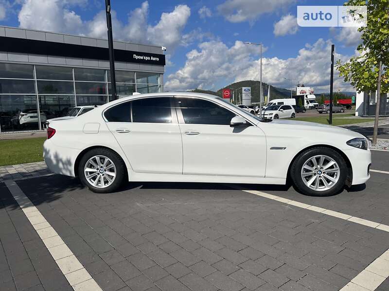 Седан BMW 5 Series 2016 в Мукачево