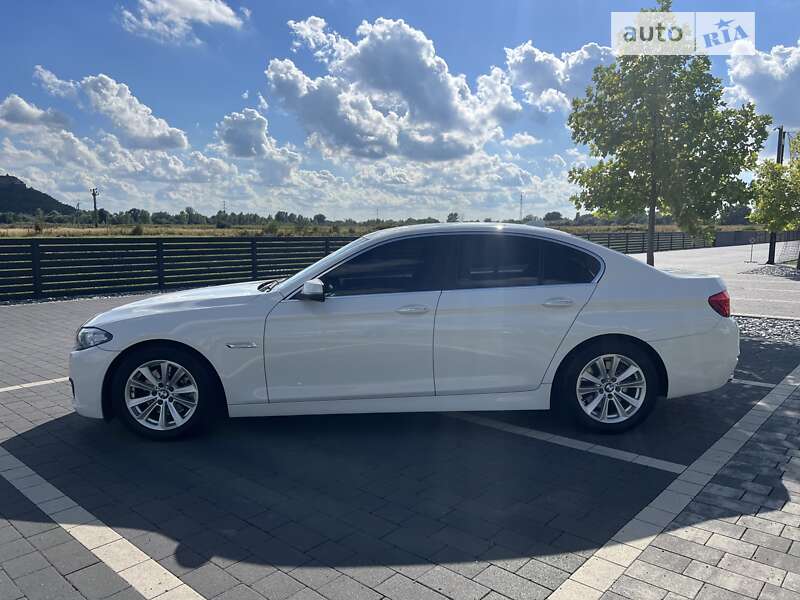 Седан BMW 5 Series 2016 в Мукачево