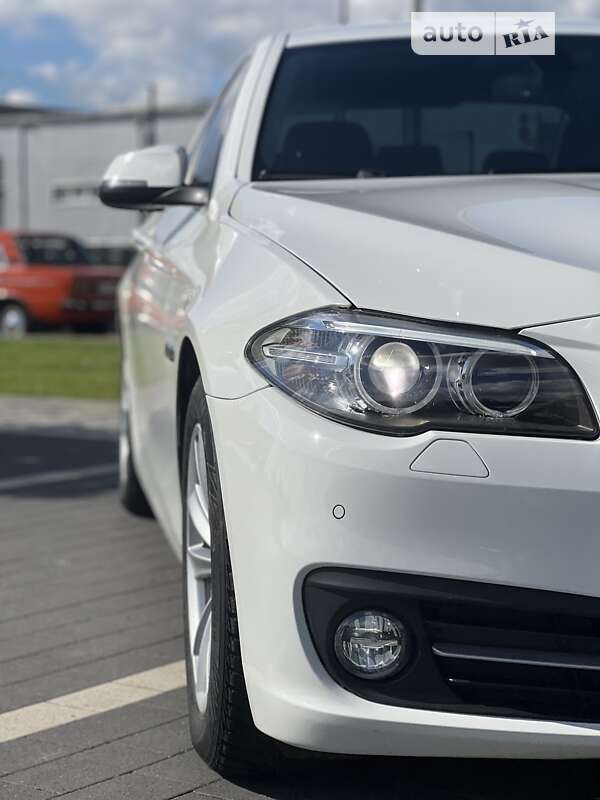 Седан BMW 5 Series 2016 в Мукачево