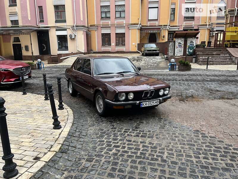 Седан BMW 5 Series 1986 в Киеве