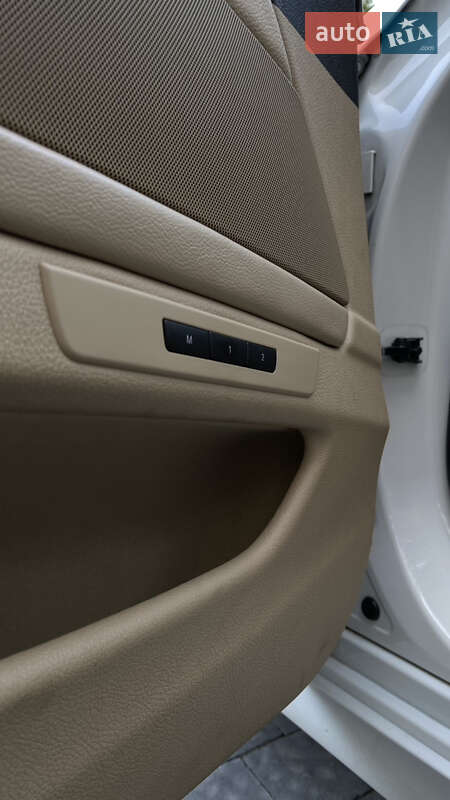 Седан BMW 5 Series 2010 в Львові