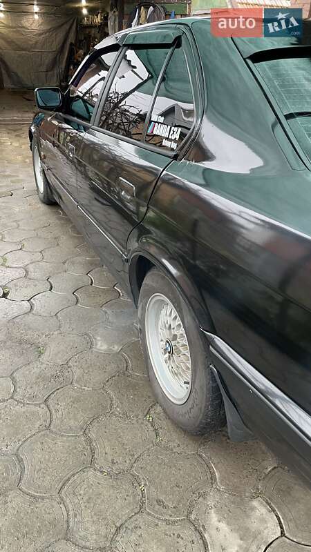 Седан BMW 5 Series 1992 в Кривому Розі