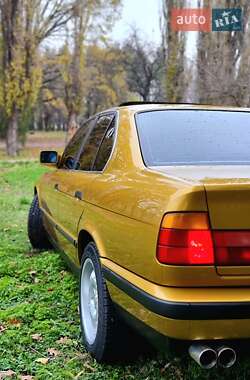 Седан BMW 5 Series 1989 в Кропивницькому