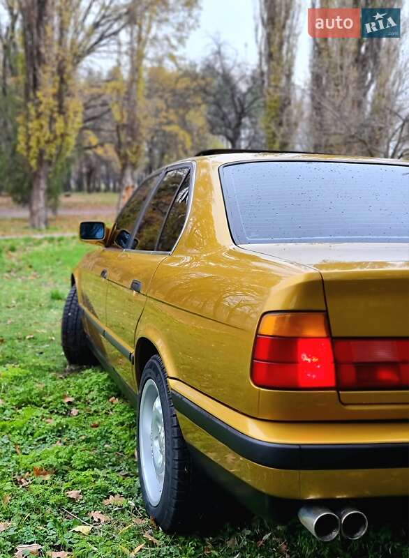 Седан BMW 5 Series 1989 в Кропивницькому