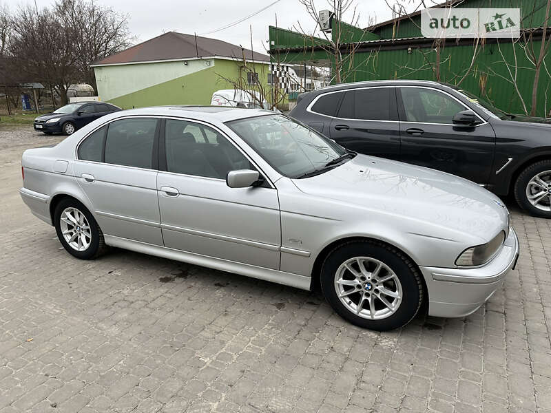 Седан BMW 5 Series 2003 в Барышевке