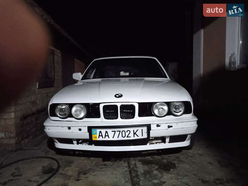 Седан BMW 5 Series 1988 в Киеве