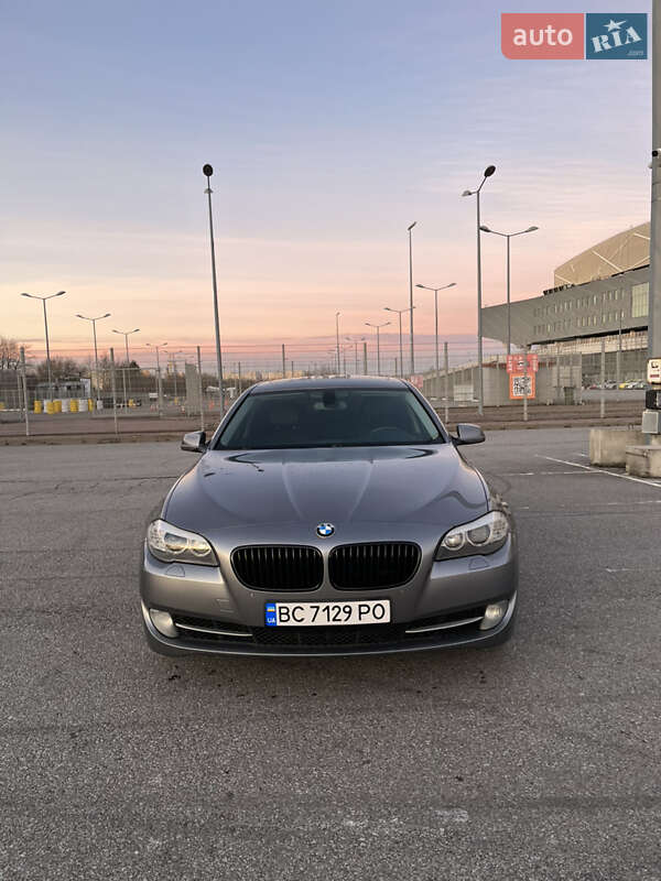 Седан BMW 5 Series 2012 в 
