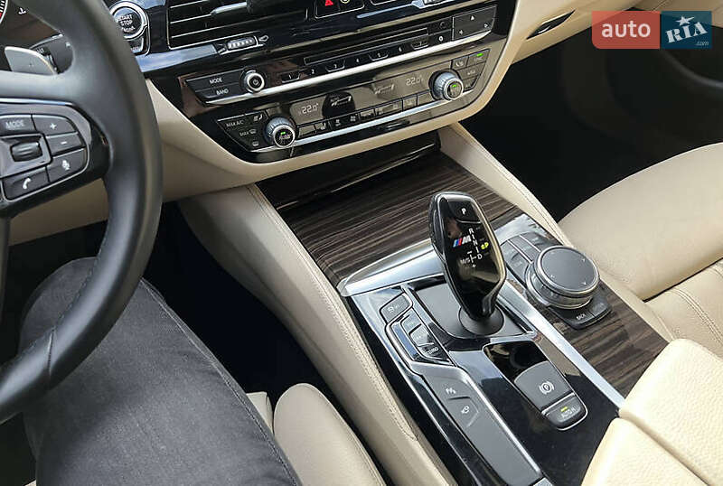 Седан BMW 5 Series 2017 в Черновцах