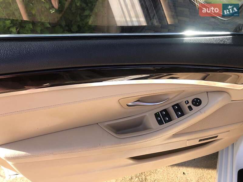 Седан BMW 5 Series 2012 в Сторожинці