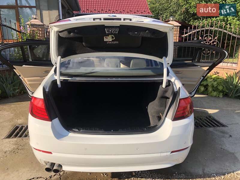 Седан BMW 5 Series 2012 в Сторожинці