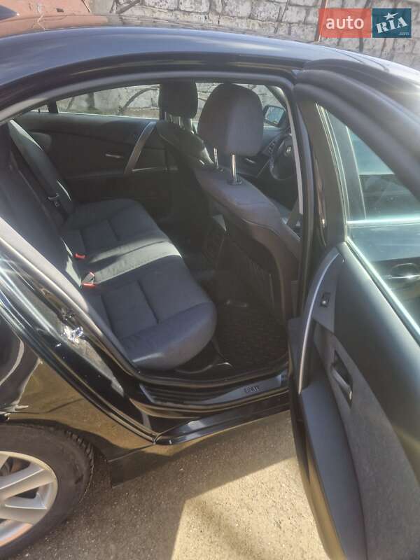 Седан BMW 5 Series 2004 в Ужгороде