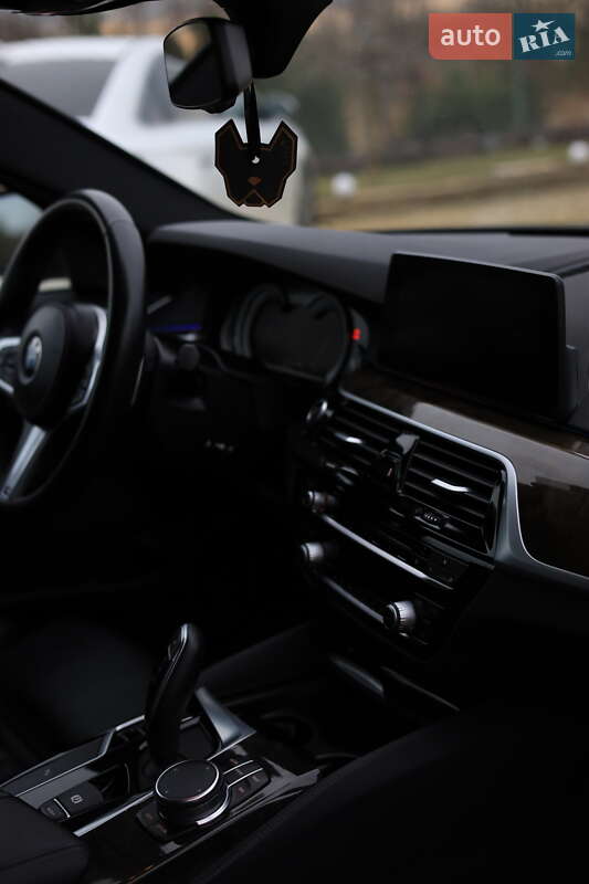 Седан BMW 5 Series 2018 в Львові