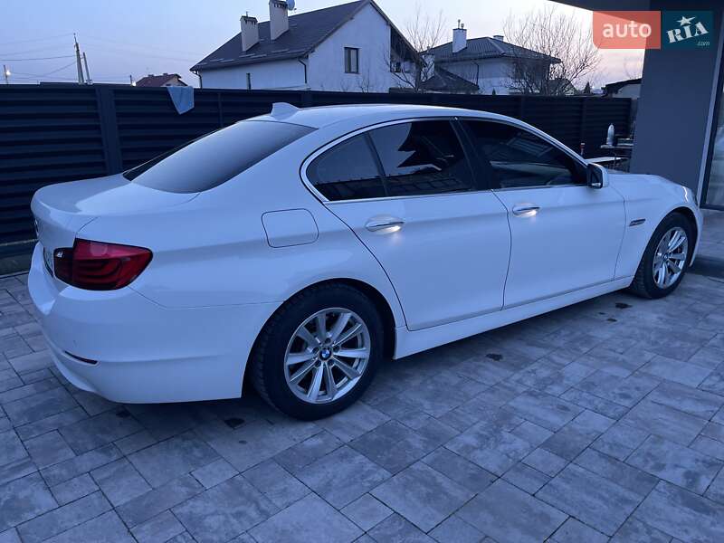 Седан BMW 5 Series 2012 в Львові